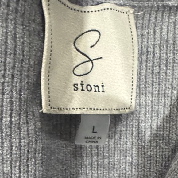 Gray Hooded Women's Sweater and Cropped Pant SET (L) - Picture 2 of 8